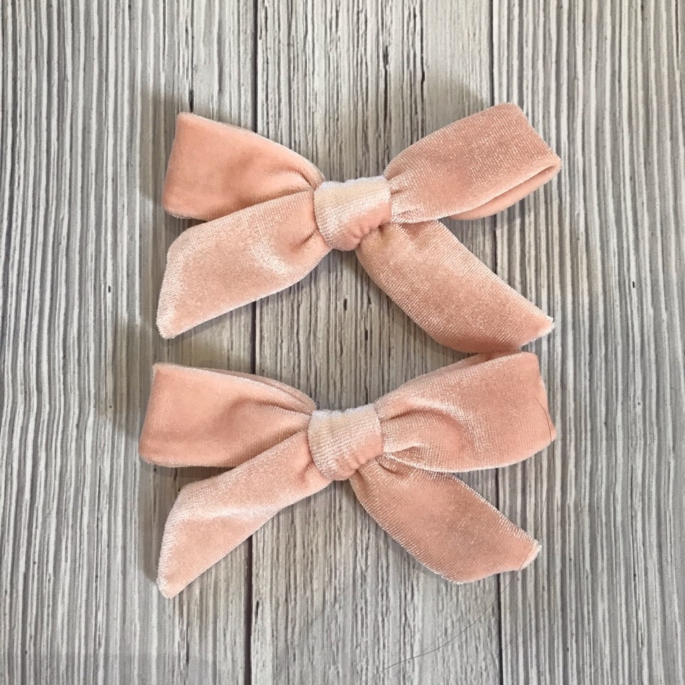 Brand New Set of 2 Blush Pink Velvet Baby Bows